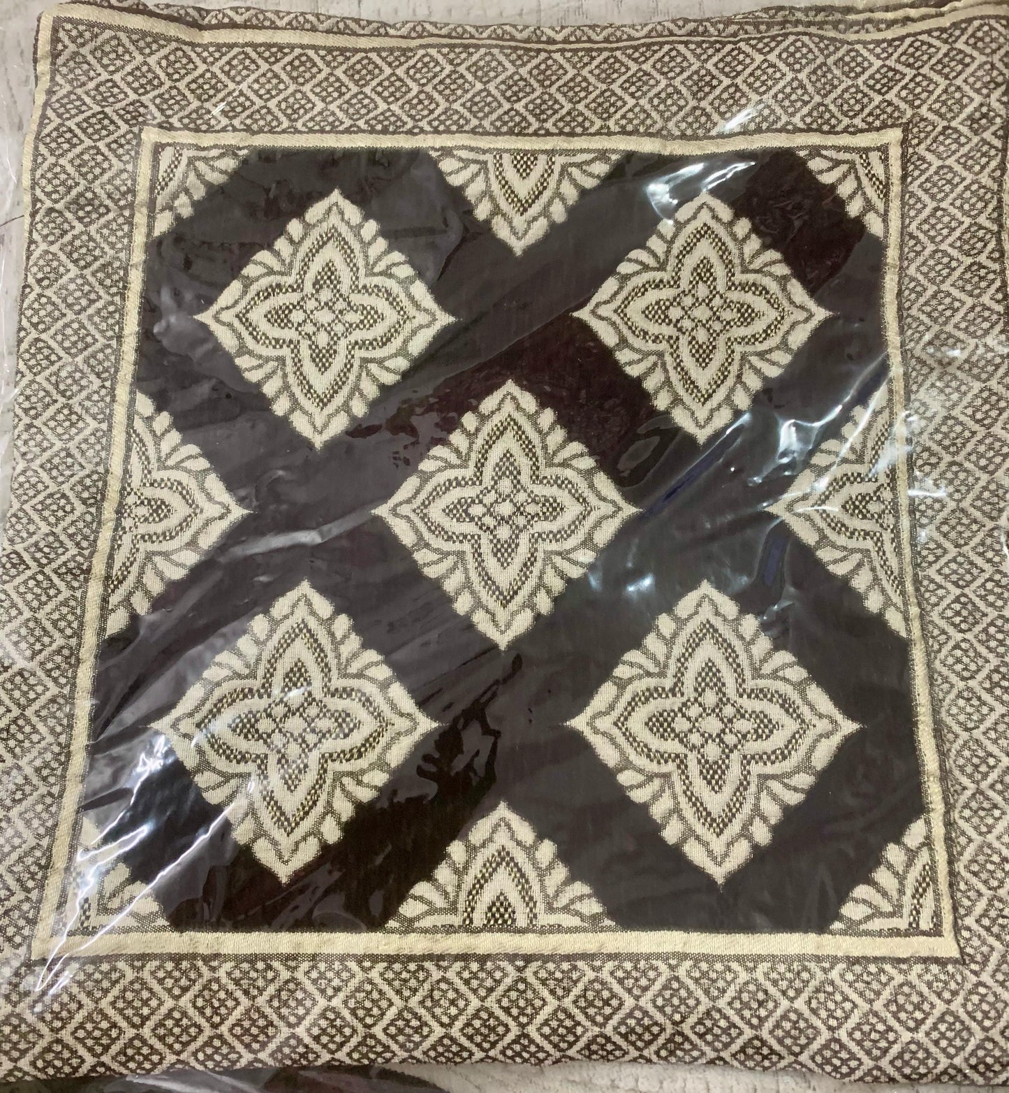 Comfort Shoppy Velvet Cushions Cover (40 cm*40 cm, Brown, Gold)