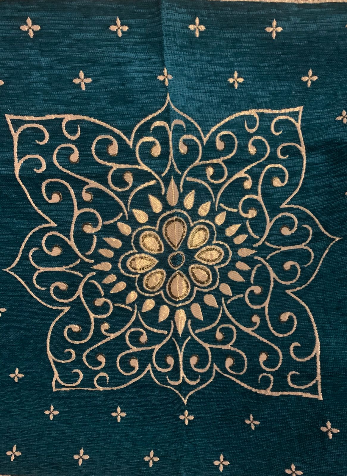Comfort Shoppy Velvet 6 Seater Embroidered Table Cover (Green, teal)